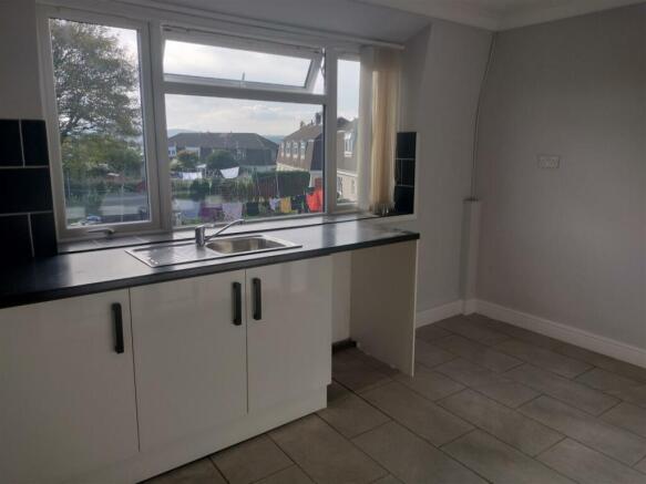 34 bryn glass kitchen.jpg
