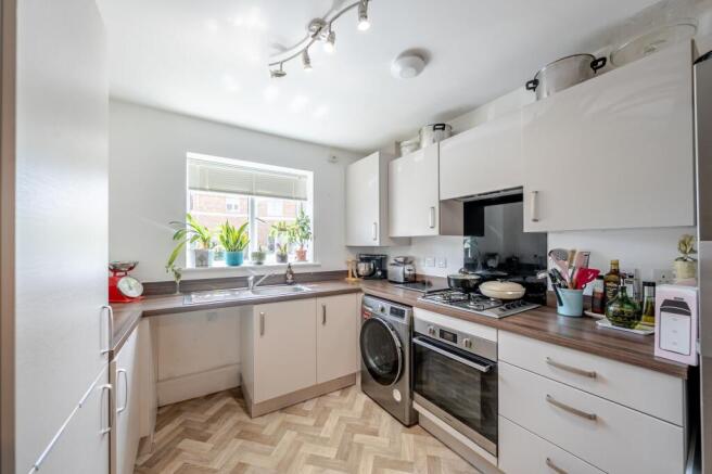 3 bed Semi-Detached for sale Image 6
