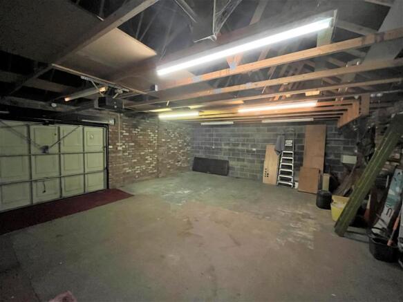 Garage 1.jpeg