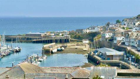 Overlooking historic Newlyn Harbour & Mounts Bay - Beautiful Edwardian Terrace