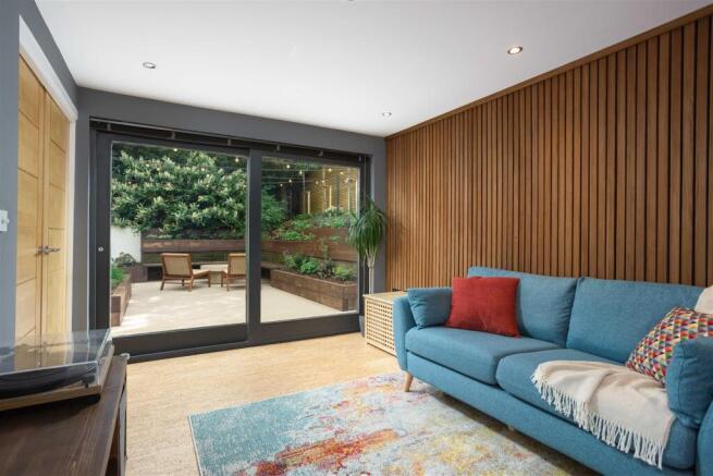 5 bed Detached for sale Image 12