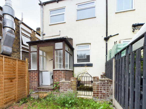 2 bed End of Terrace to rent Image 5