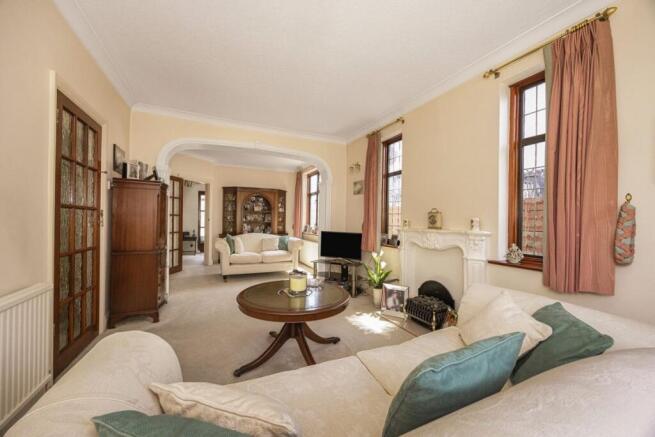 Marlborough Drive, Clayhall, IG5 photo 4