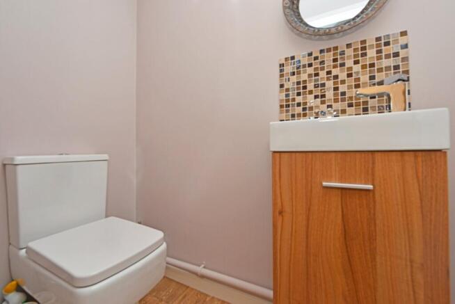 4 bed Semi-Detached for sale Image 12
