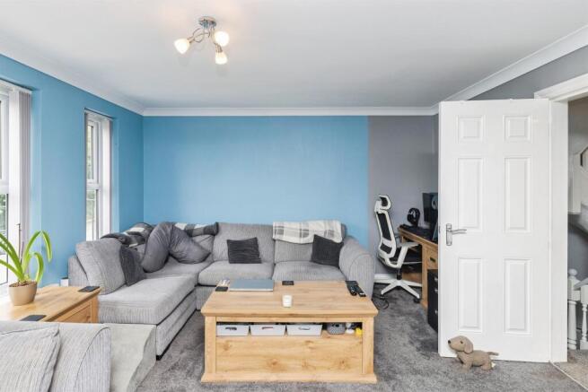 5 bed Town House for sale Image 9