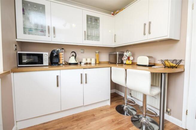 Kitchen2.jpg