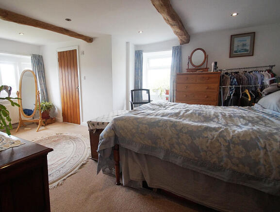 6 bed Farm House for sale Image 9