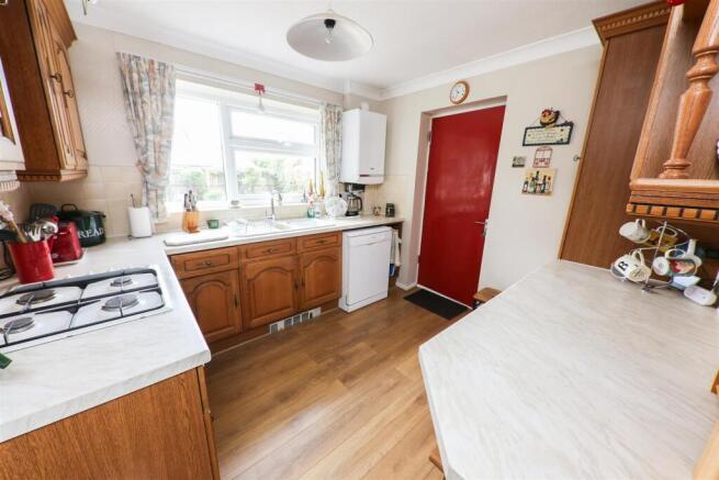 4 bed Detached for sale Image 5