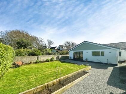 Mullion, Beautifully presented detached bungalow