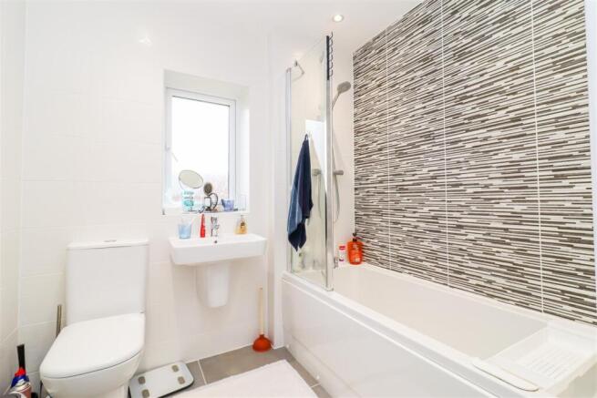 4 bed Detached for sale Image 10