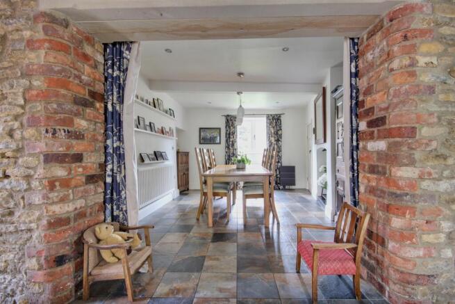 4 bed Detached for sale Image 8