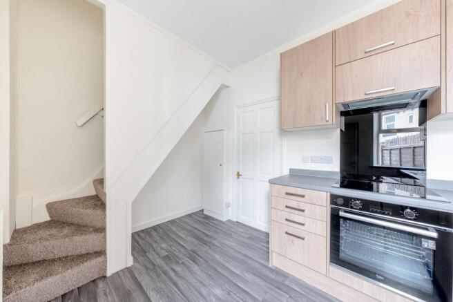 2 bed Terraced to rent Image 7