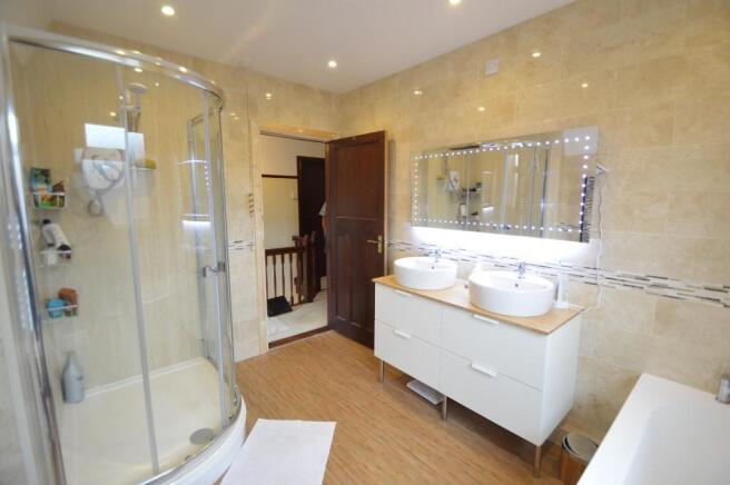 Bathroom suite