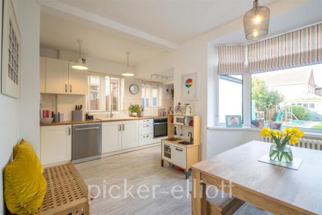 Living Kitchen/Dining Room