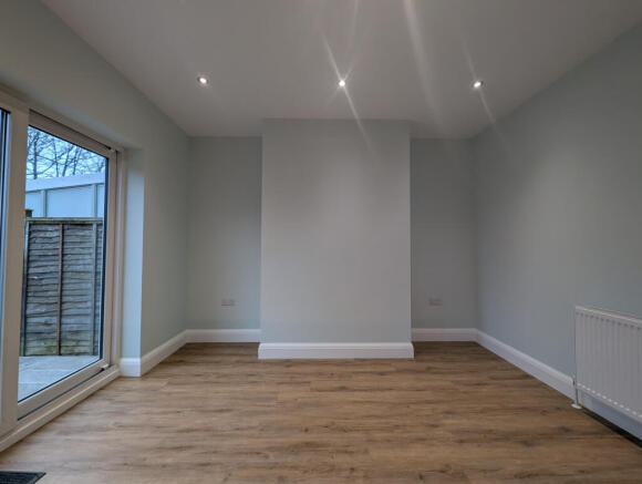 3 bed Semi-Detached to rent Image 10
