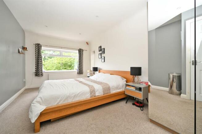 4 bed Semi-Detached for sale Image 12