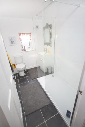 Top Sail Shower Room.jpg