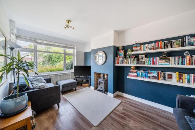 Barton Way - Lounge 3.jpg