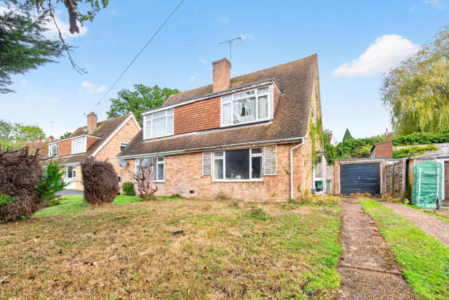 3-bed semi-detached on Andrews Close, Robertsbridge, East Sussex, £325,000