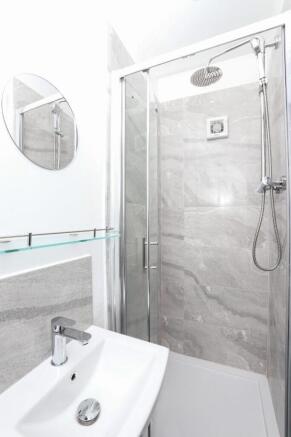 5 bed End of Terrace to rent Image 4