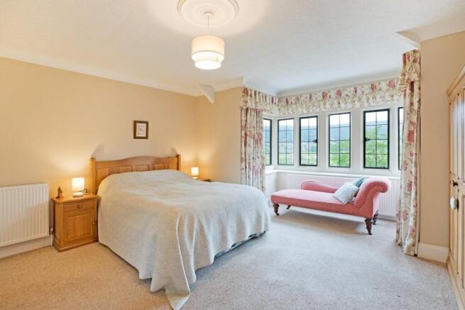 5 bed Detached for sale Image 8