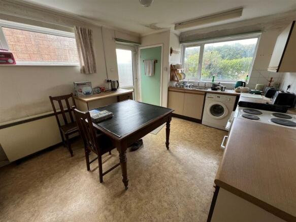 52 Zeals Kitchen 2.jpg