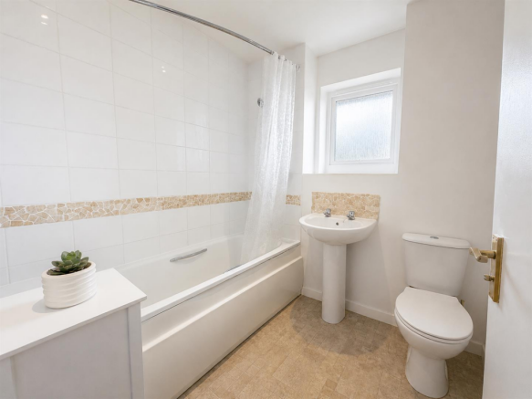 2 bed House for sale Image 7