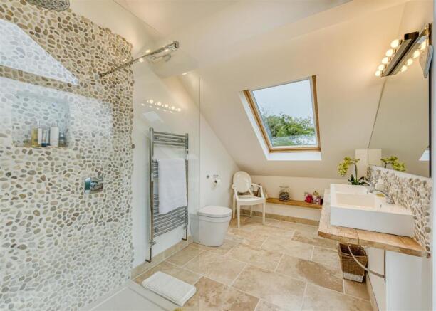 Grouse Lodge-bed1 ensuite.jpg