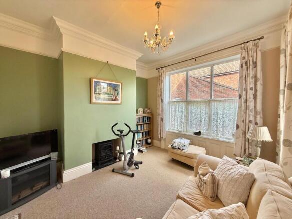5 bed Semi-Detached for sale Image 8