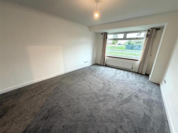 4 bed Detached to rent Image 4