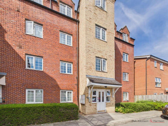 2 bed Flat for sale Image 10