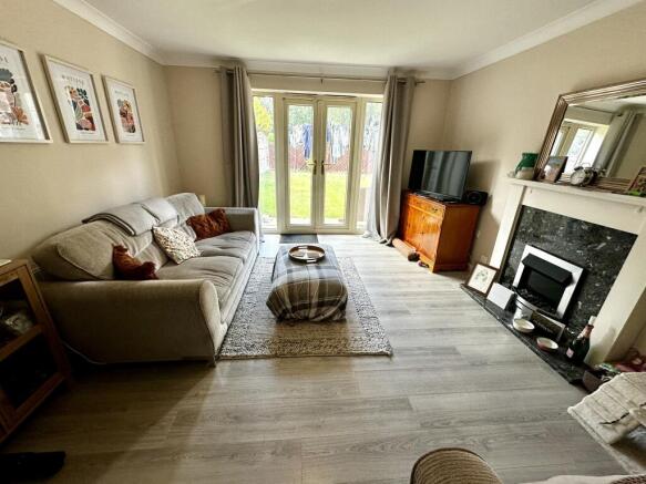 2 bed House to rent Image 2