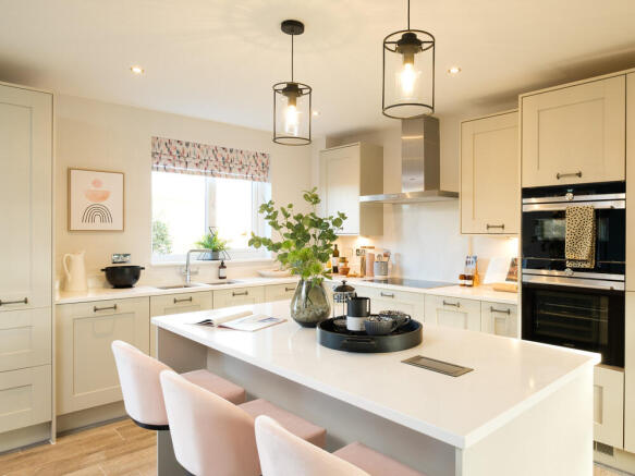 5 bed Detached for sale Image 4