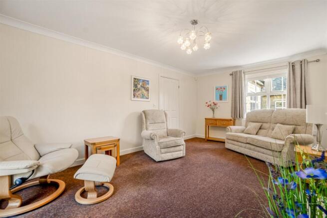 5 bed Detached for sale Image 6