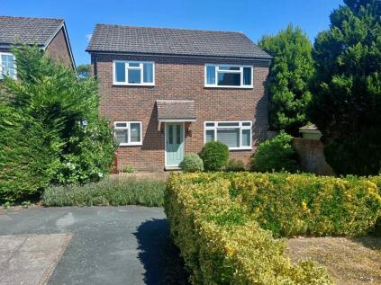 Pretoria Avenue, Midhurst, West Sussex, GU29