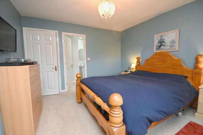 4 bed Detached for sale Image 12
