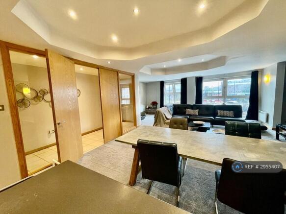 3 bed Flat to rent Image 6
