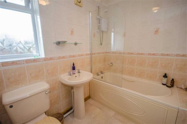 FAMILY BATHROOM