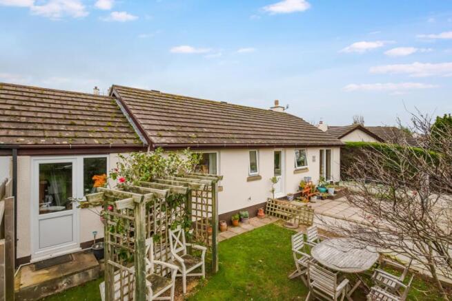 8. Back Garden.jpg