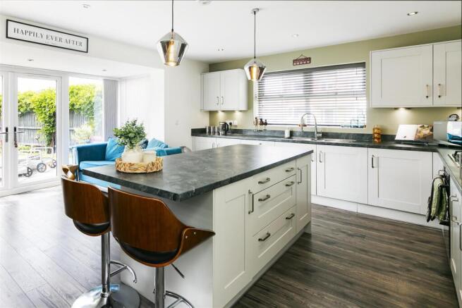 4 bed Detached for sale Image 10