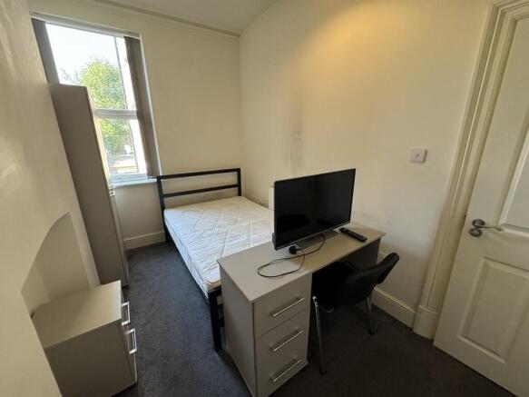 6 bed Terraced to rent Image 7