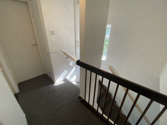 FIRST FLOOR LANDING