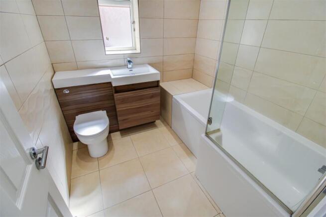 4 bed Detached for sale Image 8