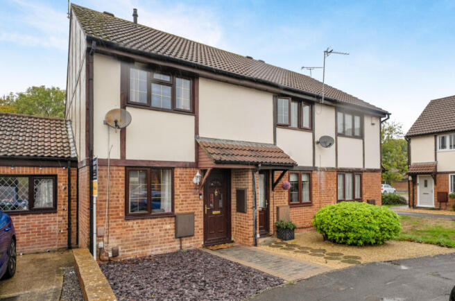 2-bed semi-detached on Magpie Lane, Covingham, Swindon, SN3, £240,000