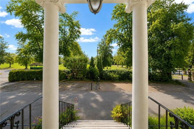 3 bed Apartment for sale Image 9