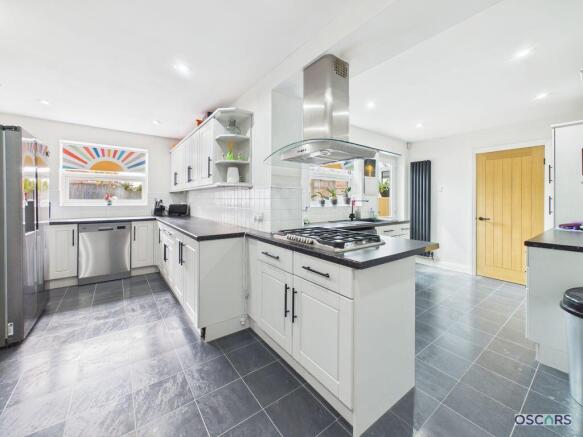 4 bed Detached for sale Image 6