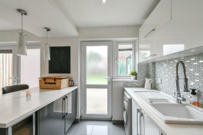 Kitchen/Dining Area