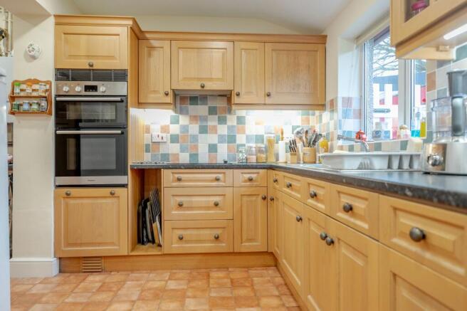 3 bed Semi-Detached for sale Image 9
