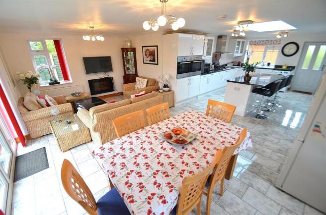Open Plan Living/Dining Kitchen