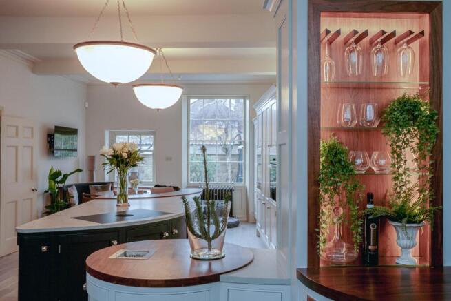 5 bed Detached for sale Image 5